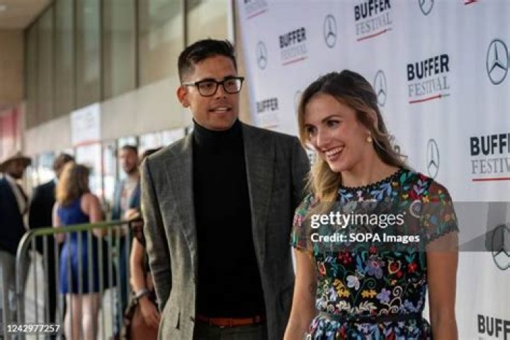 Julie Nolke Pregnant At 32 With Husband Samuel D Larson
